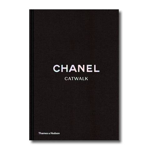 livre catwalk chanel|chanel catwalk the complete collections.